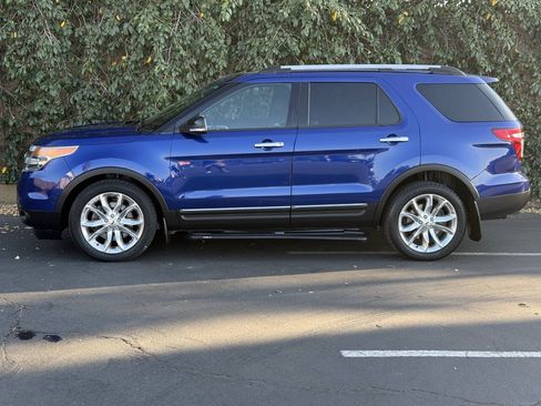 Used 2013 Ford Explorer XLT AWD/4WD image 6