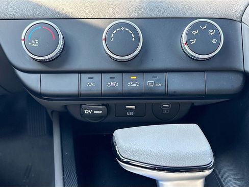 Certified 2025 Hyundai Elantra SE image 15