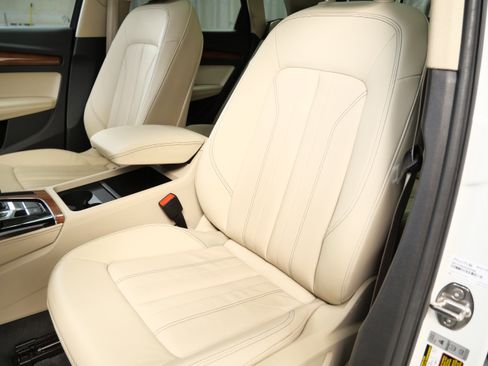 Used 2023 Audi Q5 2.0T Premium Plus w/ Premium Plus Package AWD/4WD image 3