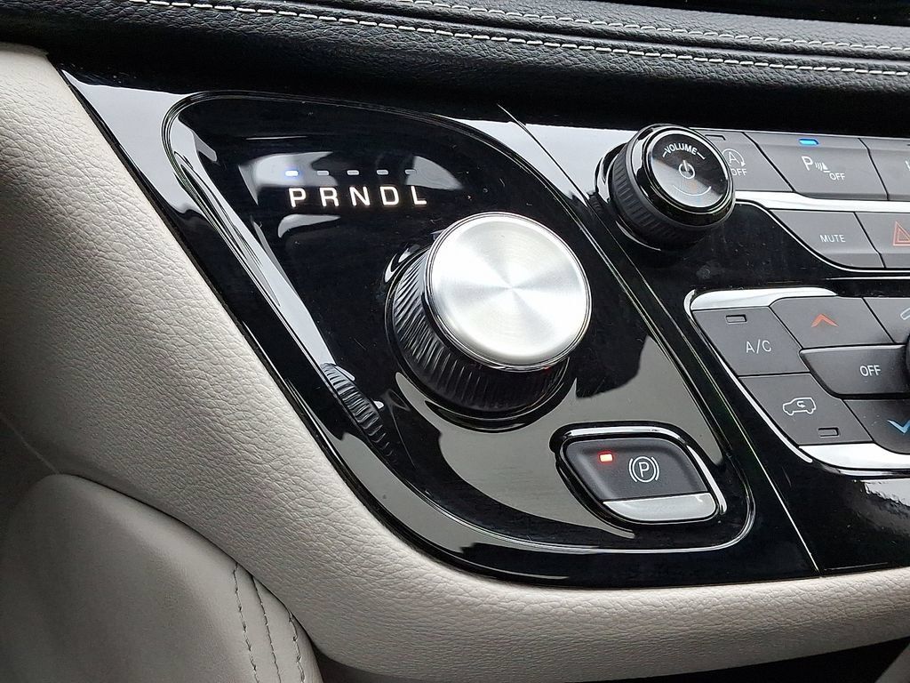 Used 2024 Chrysler Pacifica Limited FWD image 19