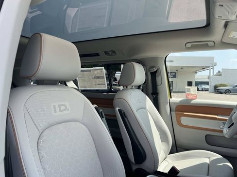 New 2025 Volkswagen ID. Buzz 1st Edition AWD/4WD image 32