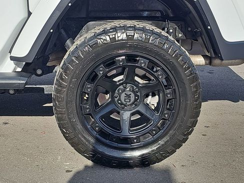 Used 2022 Jeep Gladiator Sport image 36