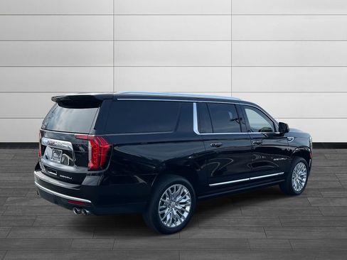 Used 2023 GMC Yukon XL Denali w/ Denali Reserve Package image 5