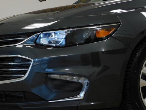 Used 2018 Chevrolet Malibu LT image 17