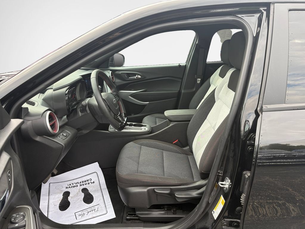 Used 2024 Chevrolet Trax RS w/ Driver Confidence Package FWD image 12