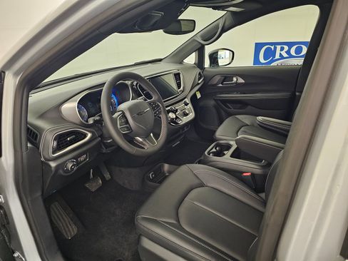 New 2026 Chrysler Pacifica Select image 11