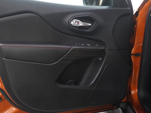 Used 2016 Jeep Cherokee Trailhawk w/ Comfort/Convenience Group image 19