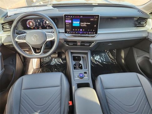 New 2026 Volkswagen Tiguan SE image 24