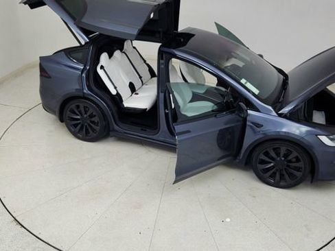 Used 2022 Tesla Model X image 82