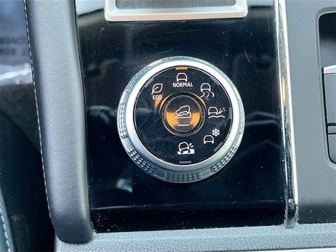 Used 2024 Mitsubishi Outlander AWD image 21