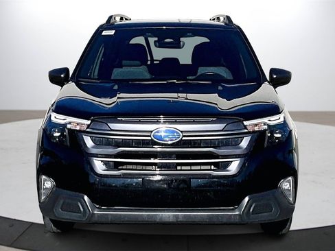 Used 2025 Subaru Forester Premium image 3