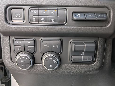 Used 2023 Chevrolet Tahoe High Country AWD/4WD image 16