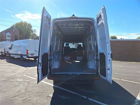Used 2025 Mercedes-Benz Sprinter 2500 image 28
