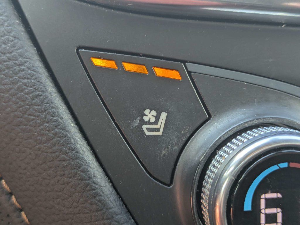 Used 2021 Chevrolet Equinox Premier FWD image 25