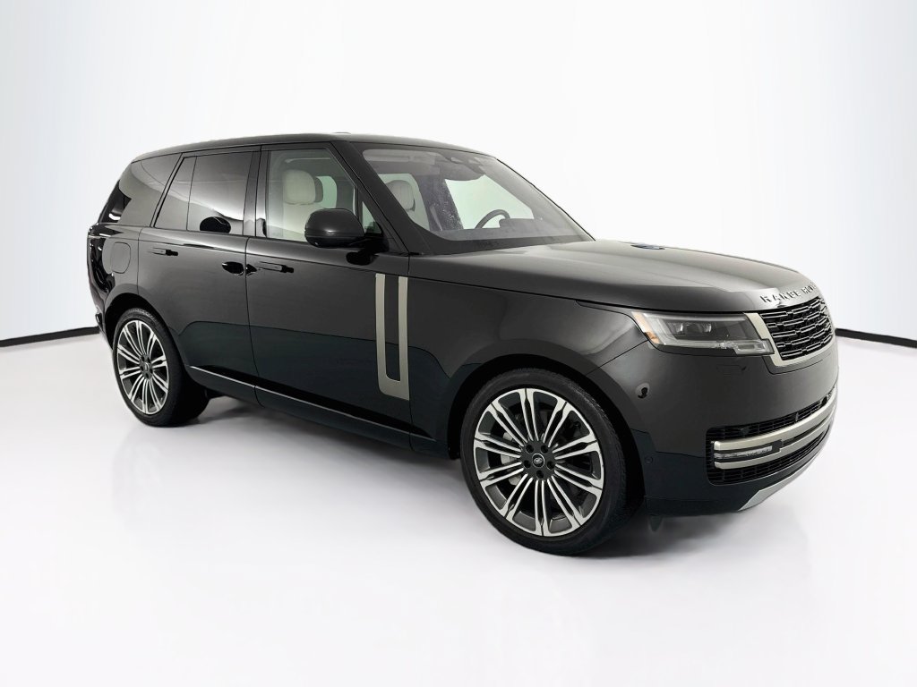 Used 2023 Land Rover Range Rover SE AWD/4WD image 3