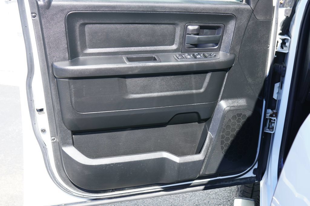 Used 2018 RAM 1500 Express w/ Express Value Package AWD/4WD image 11