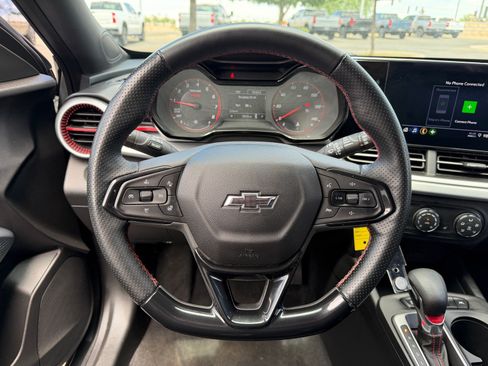 Used 2024 Chevrolet Trax RS FWD image 17