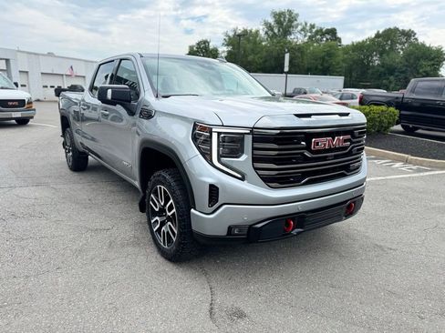 Used 2023 GMC Sierra 1500 AT4 w/ AT4 Preferred Package AWD/4WD image 8