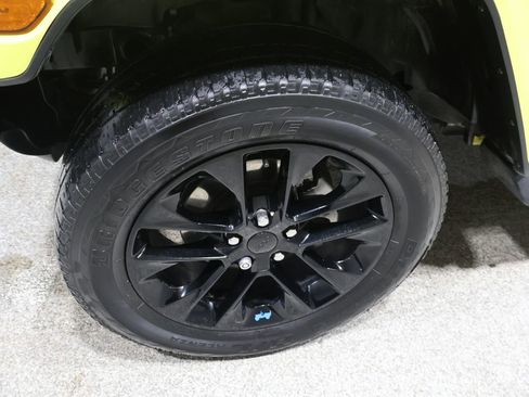 Used 2022 Jeep Wrangler Unlimited Sahara w/ Cold Weather Group image 10