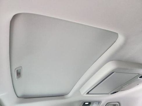 Used 2025 Honda Odyssey Touring image 23