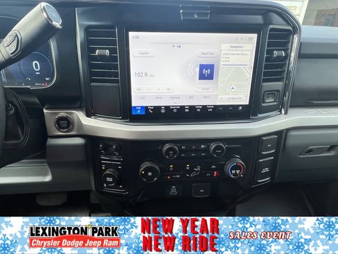 Used 2025 Ford F250 XLT w/ Black Appearance Package image 15