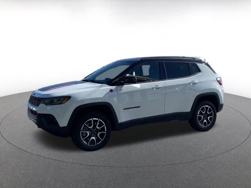 Used 2025 Jeep Compass Trailhawk image 8