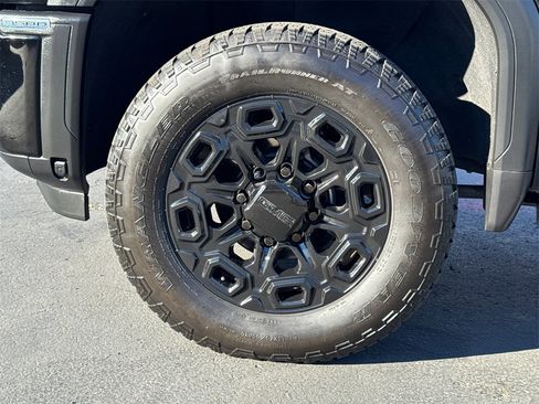 Used 2024 GMC Sierra 3500 Denali Ultimate image 8