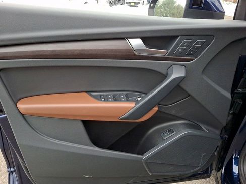 Used 2023 Audi Q5 2.0T Premium w/ Convenience Package image 11