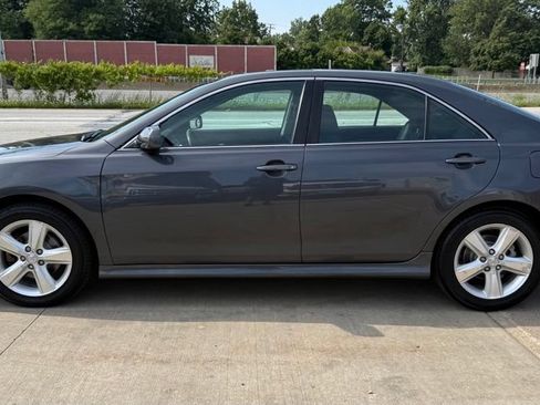 Used 2011 Toyota Camry SE w/ SE Extra-Value Pkg #1 FWD image 10