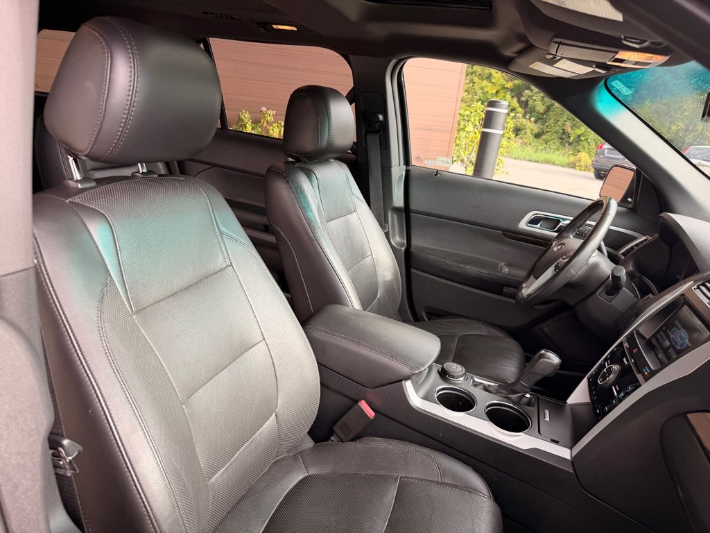 Used 2014 Ford Explorer Limited w/ Equipment Group 302A AWD/4WD image 21