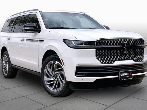 New 2026 Lincoln Navigator Reserve AWD/4WD image 2