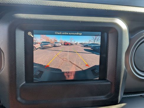 Used 2022 Jeep Gladiator Sport image 28