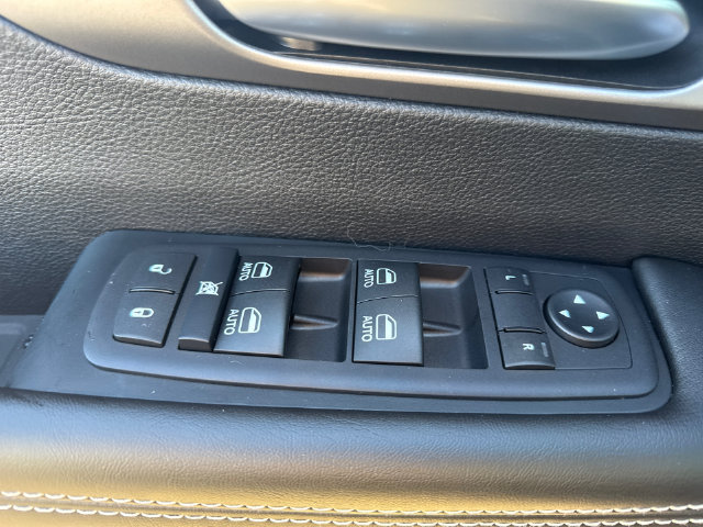 New 2027 Chrysler Pacifica Select w/ Family Tech Group FWD image 14