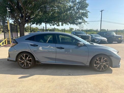 Used 2019 Honda Civic Sport Touring image 2