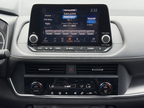 Used 2024 Nissan Rogue SV FWD image 11