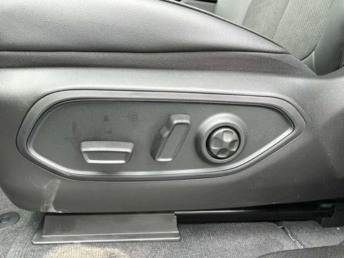 New 2025 Jeep Grand Cherokee Altitude image 24