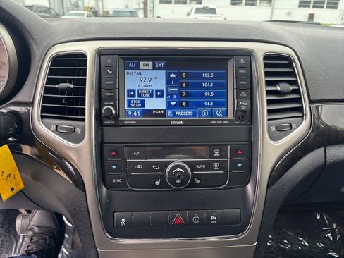 Used 2012 Jeep Grand Cherokee Laredo AWD/4WD image 25