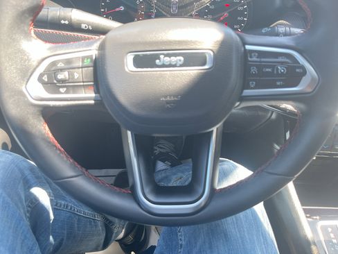 Used 2025 Jeep Compass Trailhawk AWD/4WD image 24