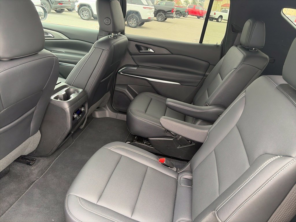 Used 2026 Chevrolet Traverse LT FWD image 11