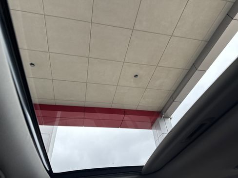 Used 2023 Kia Telluride EX w/ EX Captain's Chair Package image 27