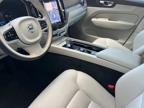 Used 2023 Volvo XC60 B5 Core image 12