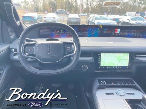 New 2026 Lincoln Navigator Reserve w/ Jet Appearance Package image 3