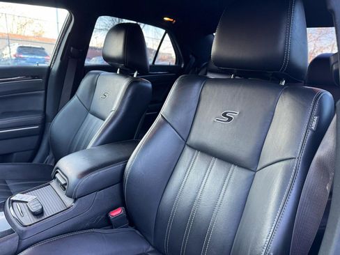 Used 2019 Chrysler 300 S image 13