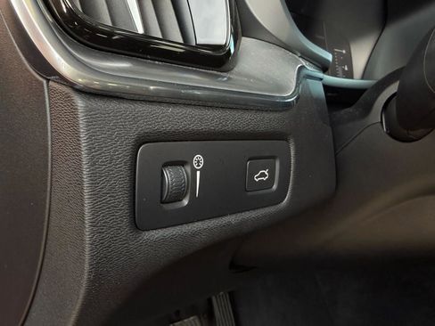 Used 2019 Volvo XC60 T5 Momentum w/ Advanced Package image 39