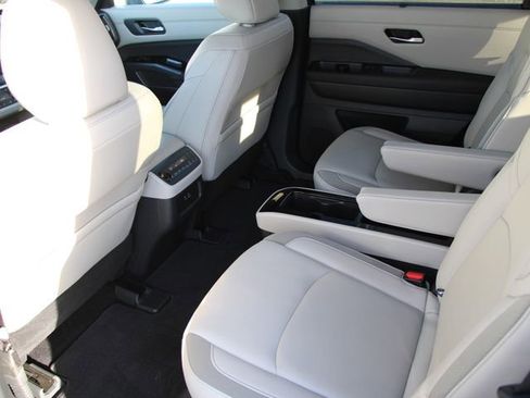 Certified 2025 Nissan Pathfinder SL w/ SL Premium Package AWD/4WD image 24