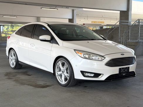 Used 2015 Ford Focus Titanium FWD image 3