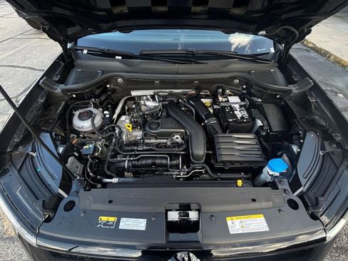 Used 2025 Volkswagen Taos SE image 38