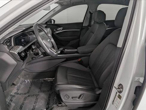 Used 2022 Audi e-tron Premium Plus w/ Premium Plus Package image 14