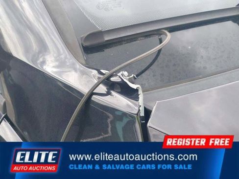 Used 2017 Volkswagen Tiguan S image 33