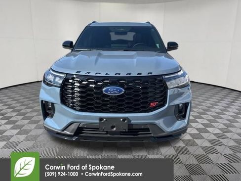 Used 2025 Ford Explorer ST image 29